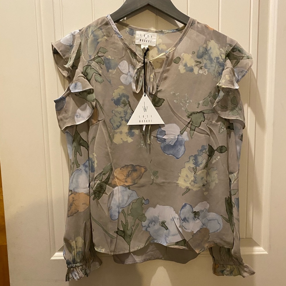 Lost + Wander Long Sleeve Cold Shoulder Top- NWT - Picture 1 of 9